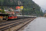 Gezogen von einer SBB Re 8/8 (Doppeltraktion der Re 4/4 11194 und Re 4/4 11156) erreicht der VSOE - Venice Simplon-Orient-Express von Amsterdam über Brüssel und Paris nach Venedig am 02.08.2019, leider bei Regen, den Bahnhof Göschenen. Hier fährt er aber nicht, wie es im Namen steht, durch den Simplon, sondern über den Gotthard. Der Orient-Express bestand aus einem Zug mit 18 Wagen, meinst waren es modernisierte historische ehemalige CIWL-Wagen. Ob es auch einen „Mord im Orient-Express“ gab? Das kann ich nicht sagen, hatte aber gehört das man wohl einen im Zug nachspielte. 

Wer kennt den Film nicht „Mord im Orient-Express“ nach dem Roman von Agatha Christie aus dem Jahr 1934. Wo der berühmte belgische Privatdetektiv Hercule Poirot den Mord an einem reichen Amerikaner untersucht, der im berühmtesten Zug der Welt reist.