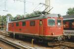 SBB 10032 steht am 24 Juli 1998 in Basel SBB.
