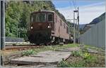 Die BLS Re 4/4 195 erreicht mit dem BDt 957 an der Spitze des Autotunnelzuges AT3 von Brig nach Iselle sein Ziel.