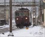 BLS Re 4/4 193 bei Durchfahrt in Tecknau.