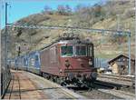 Zwei BLS Re 465 ziehen eine Re 465 und die BLS Re 4/4 182 in Ausserberg die Lötschberg Nord Rampe hoch.
16. März 2007