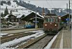 BLS Re 4/4 190 - 195 ab 1982; die BLS Re 4/4 192  Spiez  ist mit ihrem RE von Spiez in Zweisimmen angekommen.