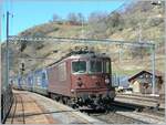 BLS Re 4/4 181 - 189 ab 1974; zwei BLS Re 465 schleppen die Re 4/4 182  Kandergrund  bei Ausserberg in Richtung Norden.