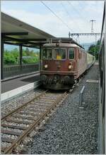 BLS Re 4/4 166 - 173, ab 1970; die BLS Re 4/4 166  Aeschi   kreuzt in Därstetten  unseren  RE Zweisimmen - Interlaken mit ihrem Gegenzug. 

22. Mai 2008