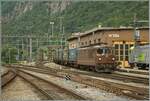 BLS Re 4/4 161- 162  Prototypen 1964, als Ae 4/4 II 261- 262 abgeliefert; die Re 4/4 162  Court  erreicht mit einem Güterzug von der Löschberg Bahn kommend den Bahnhof Brig. 

29. Juni 2011 