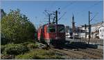 Seltene Gäste? Jedenfalls ein schwieriges Umfeld für ein Foto: Die SBB Re 430 353-3 und kaum zu sehen die SBB Re 420 307-1 in Konstanz
24. April 2017