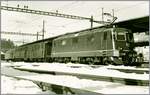 Die SMB Re 4/4 III 181 wartet mit ihrem Regionalzug nach Solothurn in der Zugsausgangsstation Moutier auf die Abfahrt. 

23. Feb. 1985