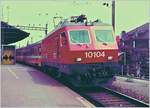 Die SBB Re 4/4 IV 10104 mit dem  Lutetia  von Milano nach Paris beim Halt in Lausanne. 

17. Juni 1983