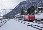 Mit je einer Re 456 an der Spitze und am Schluss fährt ein Vorappenexpress von Luzern nach St.Gallen durch Immensee.