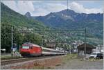 Eine SBB Re 460 schiebt ihren IR 90 durch Clarens in Richtung Brig, in wenigen Augenblicken erreicht der Zug seine nächsten Halt Montreux. 

14. Mai 2024