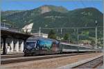 Die SBB Re 460 023-5 erreicht mit ihrem IR 2430 Locarno - Zürich den Bahnhof Airolo.