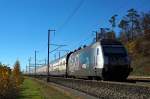 SBB: Re 460 105-0 bei Roggwil-Wynau am 7. November 2015.
Foto: Walter Ruetsch