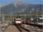 Die SBB Re 460 058-4 mit ihrem IC nach Basel und und Re 460 081-3 mit ihre IR nach Genève Aéroport warten in Brig auf ihre Abfahrtszeiten.
7. Okt. 2016