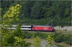 Umleiterverkehr auf dem Läufelfingerli. Modellbahncharakter mit Re 460 bei Rümlingen. Juli 2018.