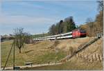 Die Re 460 007-8 ist mit ihrem IR von Luzern nach Genève Aéroport zwischen Neyruz und Cottens unterwegs, damals zierten nach alte Fahrleitungsmaste diesen Streckenabschnitt.

12. März 2012