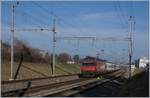 Die SBB Re 460 061-2 ist mit einem IR von Brig nach GEnève Aéroport unterwegs und fäahrt in Coppet durch.