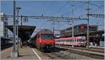 Die SBB Re 460 089-7 mit einem IR in Richtung Olten und der ex FW Bt (1)12 mit Be 4/4 14 wartet für die Rückfahrt nach St. Urban. 

10. Aug. 2020