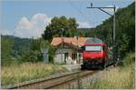 Sommerfahrplan 2018: Infolge Baustellen bedingten Kapazitätseinschränkungen auf der Strecke Olten - Basel via Tecknau, verkehrten etliche Züge praktisch ohne Fahrzeitverlust via die  Alte Hauensteinlinie  , wie hier eine SBB Re 460  mit ihrem IC nach Basel SBB bei der Durchfahrt in Rümlingen.
 Obwohl seit 1858 in Rümlingen Züge durchfahren, bekam der Ort erst nach Eröffnung der NBS via Basistunnel ab 1916 seinen Bahnhof und somit Züge die hier halten.

19. Juli 2018