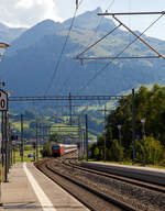 Zwei SBB Re 460 schieben einen IC nach Brig Steuerwagen voraus am 08.09.2021 durch Mülenen in Richtung Lötschberg-Basistunnel.