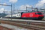 Am 26 Mai 2019 schiebt 460 005 ein IC ZÜrich HB--Basel SBB durch Brugg AG.