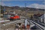 Der Bahnhof Cully wird umgebaut, damit künftig die Regionalzüge die hier enden bzw. beginnen  das Gleis 2 nutzen können, während alle anderen Züge das Gleis 1 (Richtung Vevey) bez. Geleis 3 Richtung Lausanne nutzen werden. 
Im Bild eine SBB Re 460 auf dem Weg Richtung Brig. 

8. Nov. 2021