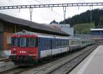 BLS: RE Bern-Luzern mit der Re 465 001-6 bei der Ausfahrt Langnau im Emmental am 11.