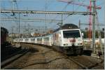 Die BLS Re 465 004-0 mit dem  Kambliy-Zug auf dem Weg von Bern nach Luzern bei der Durchfahrt in Bern Wankdorf.