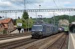 BLS: BLS Güterzug mit Doppeltraktion Re 465 anlässlich der Bahnhofsdurchfahrt Burgdorf am 30. Mai 2015
Foto: Walter Ruetsch