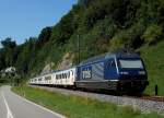 BLS: Der Kambly-Zug mit der unpassenden Re 465 006-5 bei Werthenstein auf der Fahrt nach Bern am 7. August 2015.
Foto: Walter Ruetsch