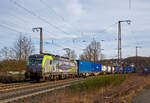 Die BLS Cargo 416  – Re 475 416-4 (91 85 4475 416-4 CH-BLSC) fährt am 12.02.2022 mit einem Containerzug durch Rudersdorf (Kr.