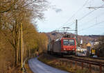 Die SBB Cargo Re 482 003-1 (91 85 4482 003-1 CH-SBBC) fährt am 05.02.2016 mit einem Containerzug durch Wissen an der Sieg in Richtung Köln. 

Die TRAXX F140 AC1 wurde 2001 von Bombardier unter der Fabriknummer 33471 gebaut.