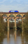 Als Lz fährt eine Re 482 der SBB Cargo am 31.03.2016 über den Bietigheimer Enzviadukt in Richtung Kornwestheim