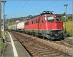 Die Ae 6/6 11470 mit einem Gterzug bei Bossire.