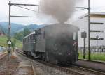 SBB/HWB: Am 23. Mai 2015 wurde die Ec 3/3 5, ehemals HWB mit der Ae 6/6 11402  URI  von Erstfeld nach Huttwil überführt. Da diese einzigartige Dampflokomotive im Jahre 1936 von der damaligen Huttwil-Wolhusen-Bahn (später VHB) in Betrieb genommen wurde, steht sie nun wieder in iher ursprünglichen Heimat für Sonderfahrt bereit. Unterhalten wird sie in Zukunft vom VEREIN HISTORISCHE EISENBAHN EMMENTAL mit Sitz in Huttwil. Die Aufnahme ist in Littau entstanden.
Foto: Walter Ruetsch