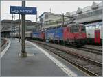 Der EWLV Güterzug Zug von Lausanne (Triage) nach Zürich (RBL) via Brig und Kandersteg ist  mit den beiden Re 6/6 11622 (Re 620 022-4)  Suhr  an der Spitze und dahinter mit der Re 6/6 111634-9 (Re 620 034-9)  Aarburg Oftringen  unterwegs und wartet in Lausanne auf die Blockdistanz zum vorausfahrenden IR90.

22. Mai 2025