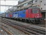 Nur für eine beschränkte Zeit verkehrte der  Sammler  von Lausanne Triage nach RB Limmattal via Brig und Kandersteg mit zwei SBB Re 6/6. Die beiden SBB Re 6/6 (Re 620 010-9)  Spreitenbach  und die SBB Re 6/6 11667 (Re 620 067) erreichen Lausanne. 

4. Juni 2025
