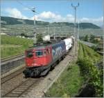 Ae 610 500-1 mit einem Gterzug Richtung Lausanne bei Cully am 12.