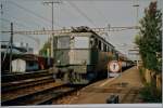 SBB Ae 6/6 mit einem IR Lausanne - Romanshorn beim Halt in Weinfelden.
26. Sept. 1996