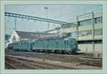 ae-6-6/512050/alles-gruen-eine-re-66-mit Alles Grün: eine Re 6/6 mit einer Ae 6/6, dahinter ist noch eine Ae 4/7 zu erkennen.
Lausanne im März 1984
