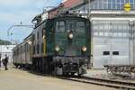 Kleine Secheron 10217 steht am 21 Mai 2022 ins SBB Werk Olten abfahrtbereit mit ein Pendelzug nach Olten bahnhof. Original war der Roter Pfeil 1001 vorgesehen, aber dieser lehnte jede weitere Fahrten den Tag ab 13.35 ganz ab und 10217 wurde schnell eingereiht als Substitution.