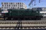 Ae 3/6I  10664 steht am 24 Mai 2026 in Brugg AG mit der non-Buchli Seite des Loks nach der Bahnsteig. Obwohl sie nicht teilnam an das von Verein Mikado 1244 organisiertes Offenes Tur Wochenende am Pfingsten 2026, erh�hte die 10664 die Freude der Eisenbahnfans in Brugg in nicht geringer Masse.
