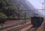 Ae 4/6 10801-10812: Kreuzung mit der 10809 in Biasca, 28.Mai 1971