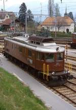 Ae 6/8 203 der BLS im Frühjahr 1981 im Depot Spiez.