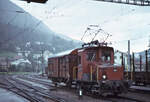 Te II 243 aus der zweiten Gruppe rangiert bei heftigem Regen in Moutier, 22.Juli 1975 