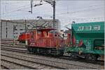 Der BAM MBC Te 212 III N° 147 beim Rangieren mit dem Kieszug Apples - Gland - Apples in Morges.