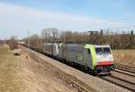 486 503 mit einem Containerzug auf dem Weg in Richtung Brenner.