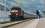 100 Jahre Krokodil. Die 100 jährige SBB Historic Ce 6/8 II 14253 (91 85 4601 253-8) steht mit ihren zehn Wagen in Erstfeld in Erwartung der grossen Fahrt über den Gotthard nach Bellinzona. Obwohl mehr in der Maschine steckt, als man ihre ansieht, denn es ist eigentlich eine Be 6/8 II, werden ihre für die Geburtstagsfahrt zwei weitere Krokodile beigestellt. 19. Oktober 2019