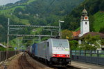 br-186/521476/mit-einem-gueterzug-richtung-gotthard-ist Mit einem Güterzug Richtung Gotthard ist Railpool 186 107 am 15.09.2016 in Sisikon unterwegs