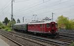 Anlässlich des 40-jährigen Bestehens setzte das in Düsseldorf ansässige Modellbahngeschäft Lokschuppen Menzel am 01.11.2018 einen mit 01 150 bespannten Sonderzug ein, als Schublok fand die Re 4/4 I 10019 der Centralbahn Verwendung. Die Fahrt führte von Düsseldorf durch das Ruhrgebiet und über Witten und Wuppertal zurück. Während die vormittägliche Rundfahrt planmässig durchgeführt wurde, gab es bei der Ruhepause in Düsseldorf Abstellbahnhof mit dem Wenden der 01 anscheinend Probleme, so dass der nachmittägliche Sonderzug zur Enttäuschung der zahlreichen Fotografen den Abstellbahnhof mit der Re 4/4 10019 an der Spitze verliess. Kleiner Trost: Diese Lok sieht man bei uns auch nicht alle Tage.