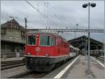 Die SBB Re 4/4 II 11115 mit dem  Gelben -Pilgerzug nach Lourdes beim Halt in Lausanne.